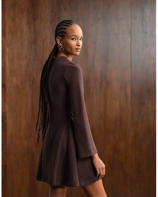 ASOS Superzachte Mini-Jurk Met Lange Mouwen En Godetplooien in het Brown