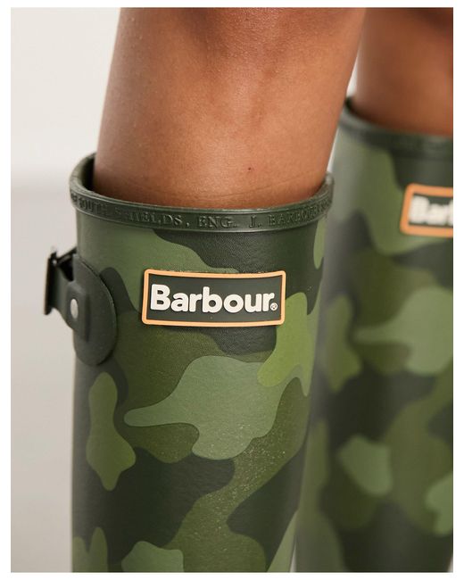 Esclusiva x asos - bede - stivali da pioggia alti mimetici di Barbour in Green