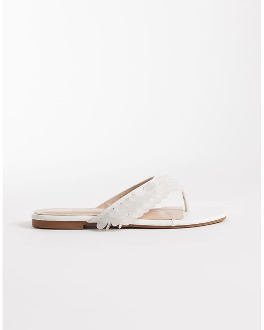 Glamorous White Flip Flops With Shell