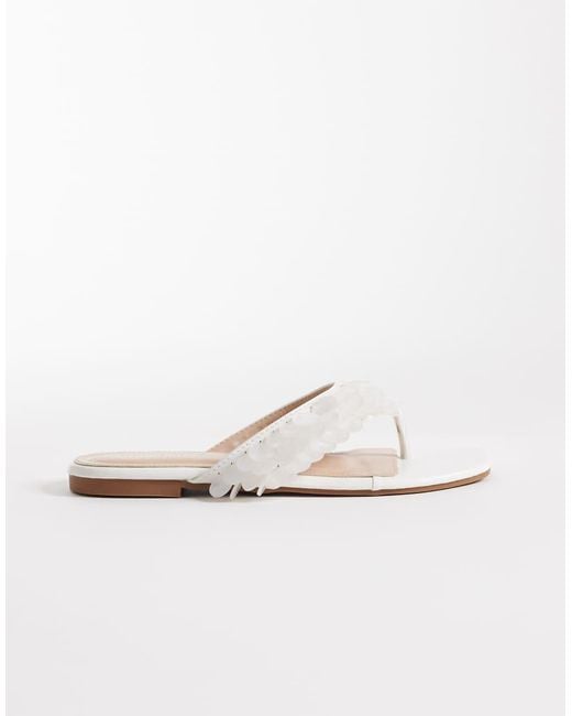 Glamorous White Flip Flops With Shell