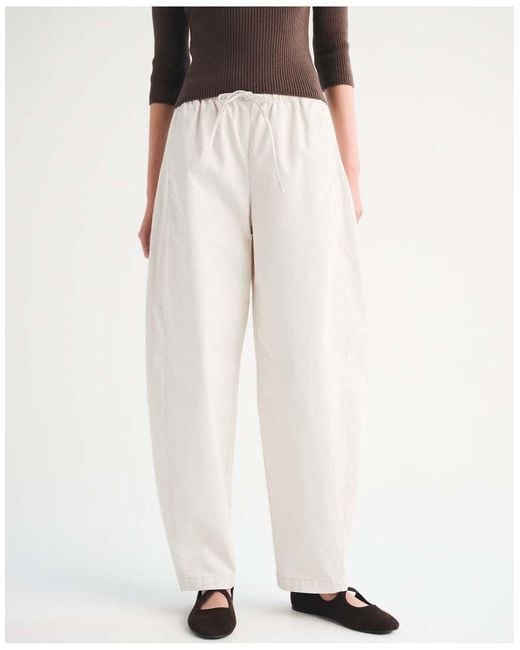 Abercrombie & Fitch White Twill Barrel Pull-On Pant