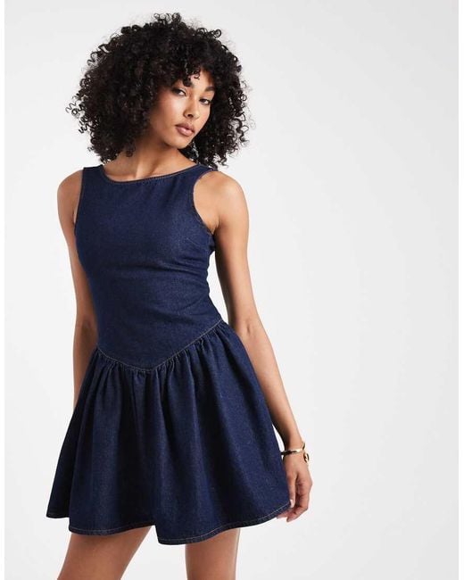 Vestido Vaquero Corto Con Lavado Azul Y Cintura Baja De Miss Selfridge de color Blue