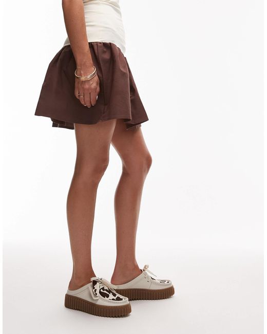 Clarks Natural – torhill – mules aus wildleder mit kuhfleckenmuster