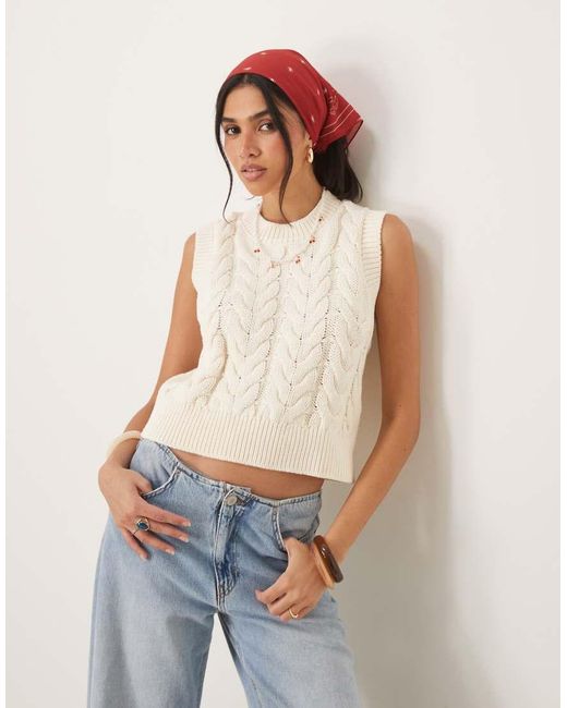 OMNES White Crew Neck Ribbed Trim Vest