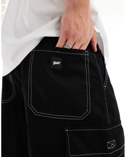 Pantaloncini cargo di jeans neri multitasche di Pull&Bear in Black da Uomo