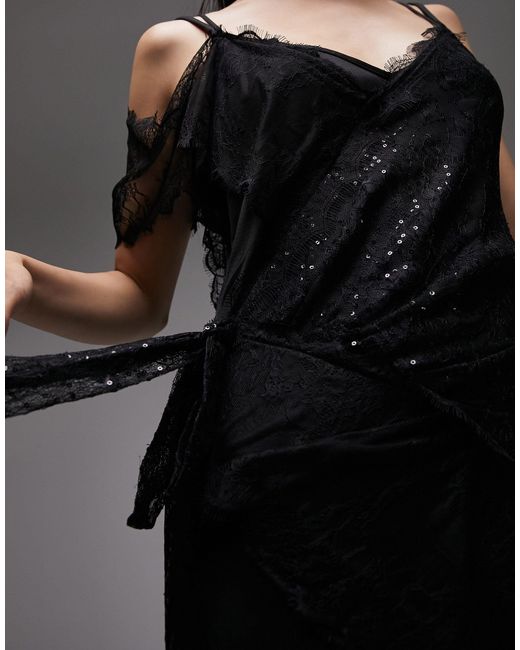 Robe longue asymétrique en dentelle ornementée TOPSHOP en coloris Black