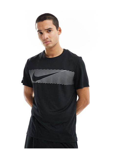 Camiseta negra con detalles reflectantes flash dri-fit miler Nike de hombre de color Black