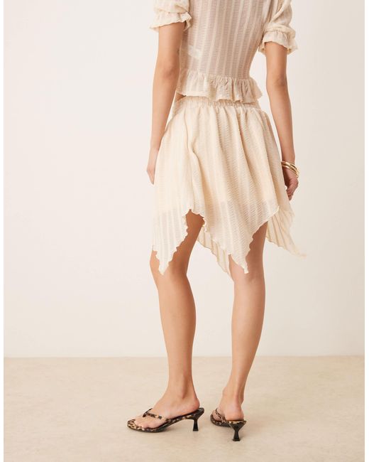 ASOS Natural – cremeer minirock im strukturdesign mit rüschen und zipfelsaum, kombiteil