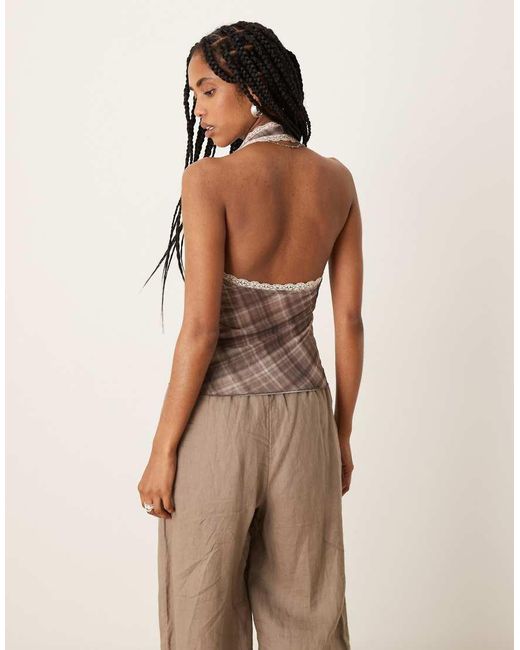 Top Marrón A Cuadros De Malla Con Cuello Halter Escotado Y Ribete De Encaje De ASOS de color Brown