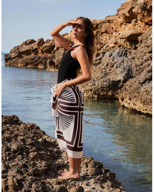 4th & Reckless Metallic X luana barron – seitlich gebundener maxi-strandrock im sarong-stil