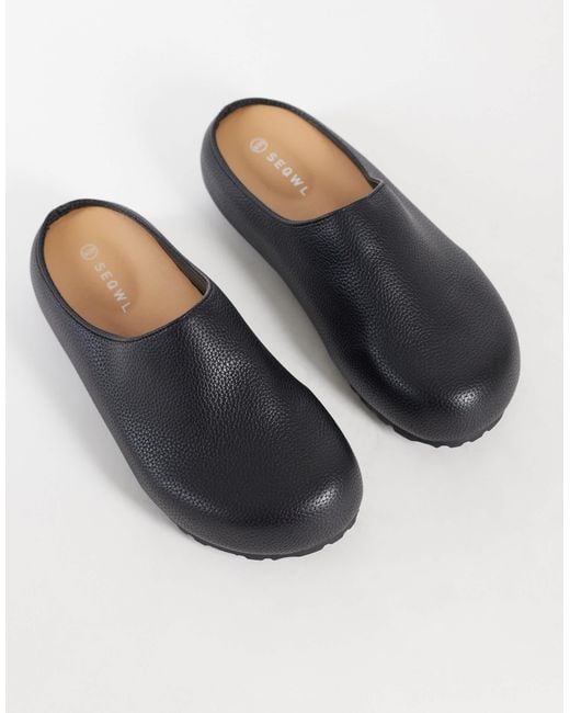 SEQWL Black Simba Clogs