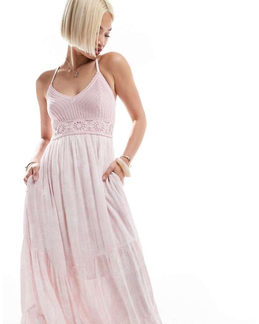 Vestido Largo Rosa Con Estampado De Ondas Y Bajo Asimétrico De Mezcla De Tejido Liso Y Croché De Hollister de color Pink