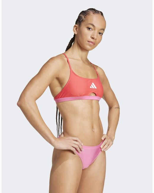 Adidas Originals Red – wattierter farbblock-bikini mit x-design am rücken
