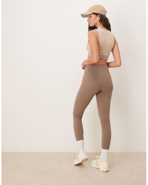 Nike Zenvy in het Natural