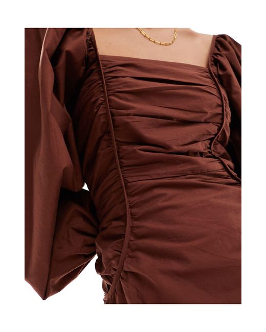Robe mi-longue en popeline à encolure carrée avec taille cintrée - chocolat ASOS en coloris Red