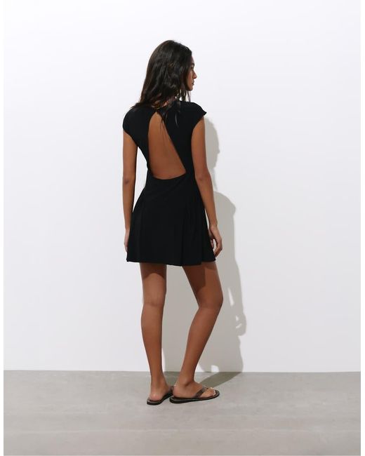 Pull&Bear Korte Getailleerde Jurk in het Black