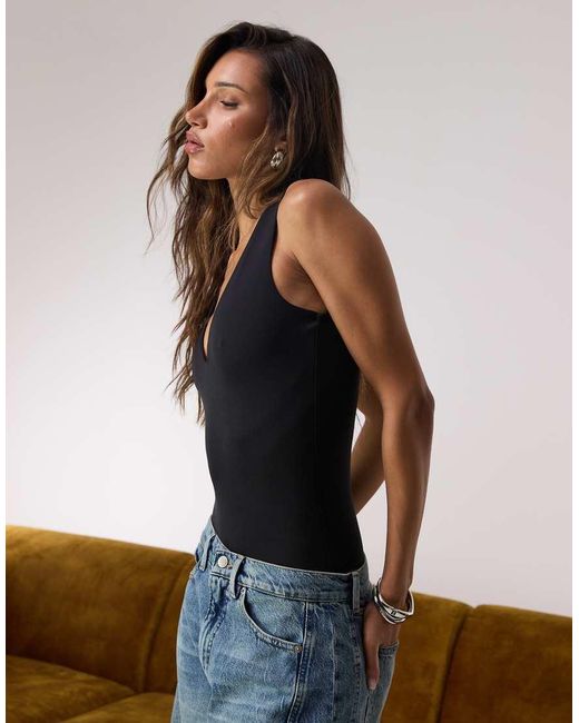 GOOD AMERICAN White Sculpting Deep V Tank Bodysuit