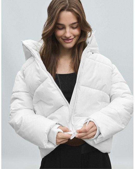 Stradivarius White Basic steppjacke mit kapuze
