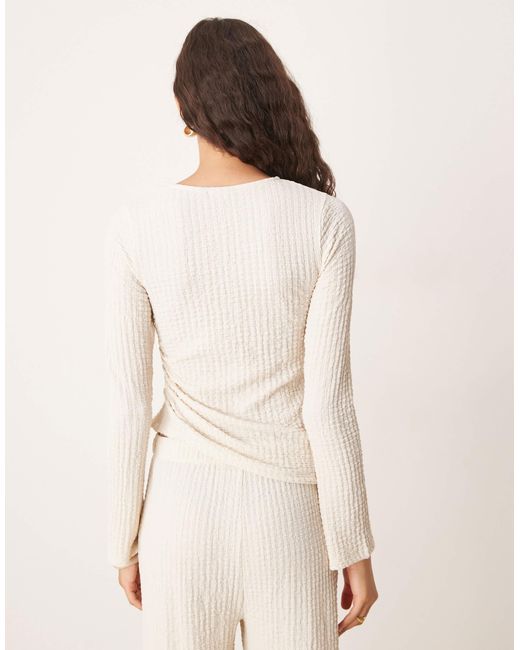 Top d'ensemble texturé à manches longues et fronces latérales - crème ASOS en coloris Natural