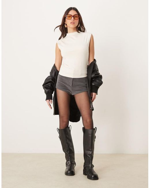 Top Sin Mangas Con Cuello Alto De Abercrombie & Fitch de color Black