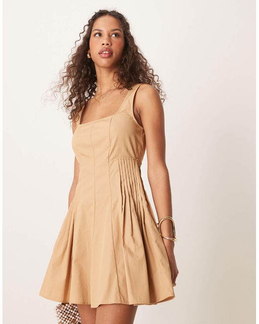 Robe courte plissée à la taille à encolure dégagée - taupe ASOS en coloris Natural