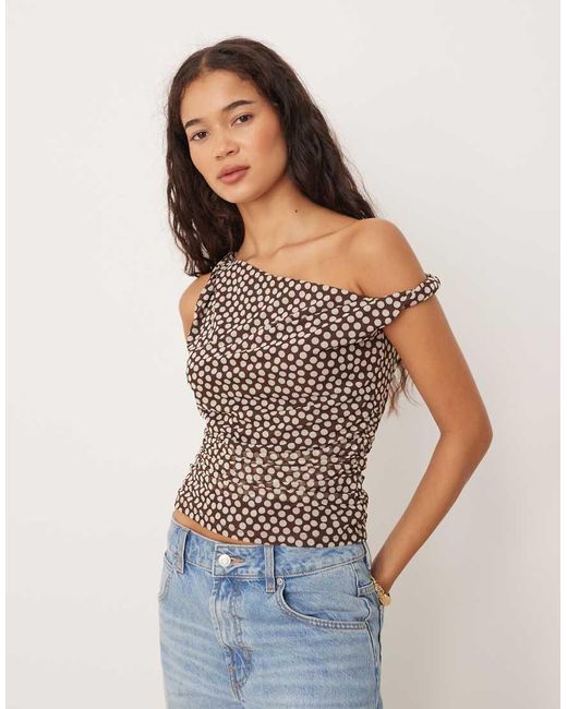 Abercrombie & Fitch Asymmetrische Gerimpelde Top Van Mesh Met Bruine Stippen in het Brown