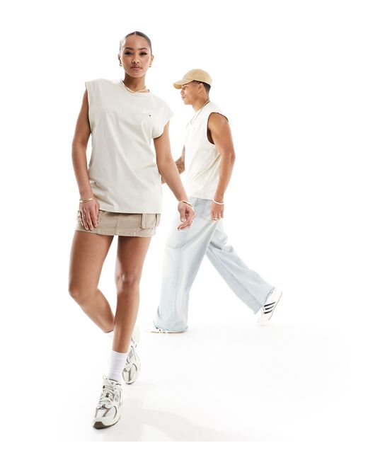 Top senza maniche unisex stile college vestibilità classica color bianco sporco di Tommy Hilfiger in White