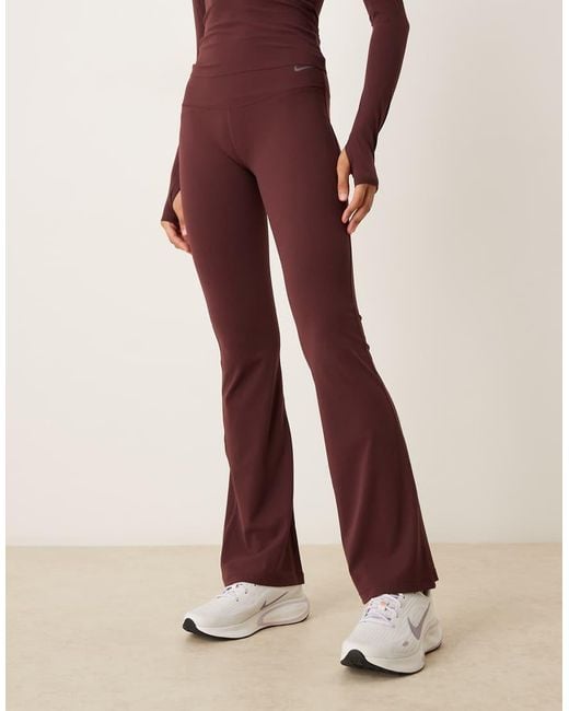 Nike Zenvy in het Red