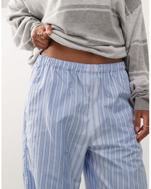 Weekday Blue – weit geschnittene hose mit ungleichen en streifen