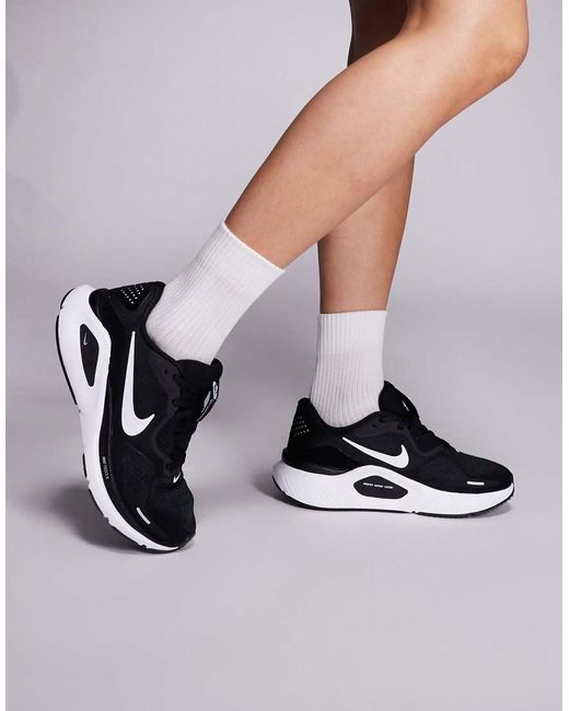Nike Structure 26 in het Metallic