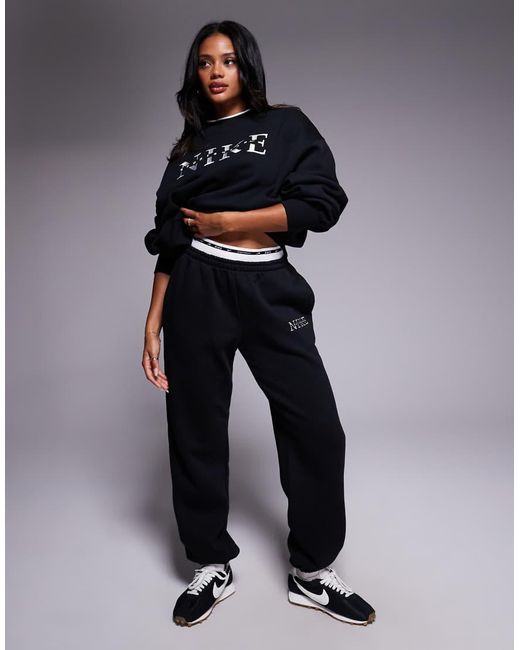 Nike Phoenix in het Black