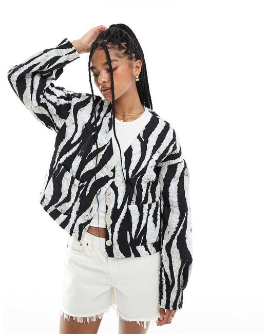 Giacca Trapuntata Taglio Corto Monocromatica Con Stampa Zebrata di Vero Moda in White