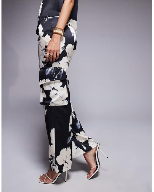 Pantaloni Sartoriali Dritti Cargo Con Stampa A Fiori di ASOS in Blue
