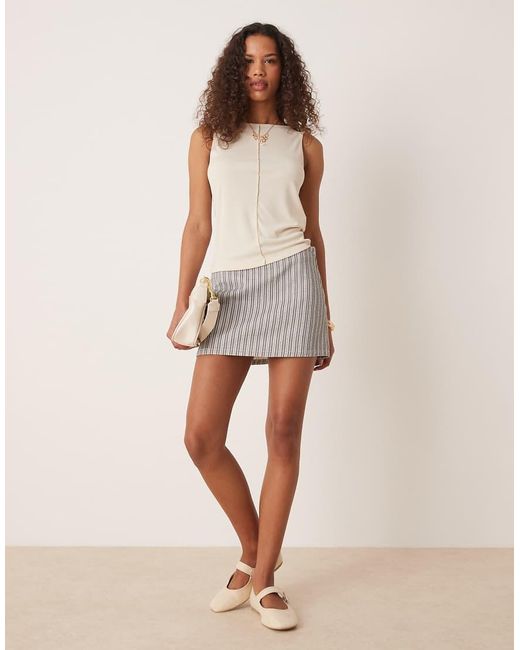 Top di Aware in White