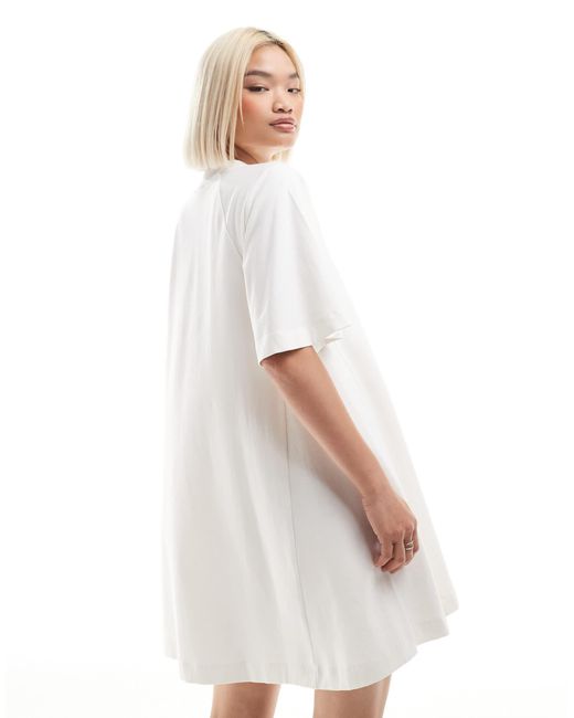 ASOS White – ausgestelltes minikleid
