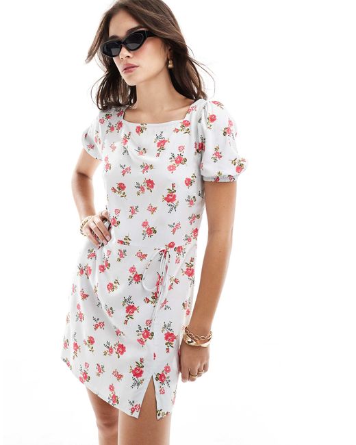 ASOS White – kurzes t-shirt-kleid mit puffärmeln, bindebändern an der taille und blümchenmuster