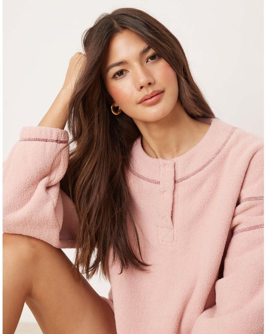 Ensemble sweat et short confort en micropolaire avec détails contrastants ASOS en coloris Pink