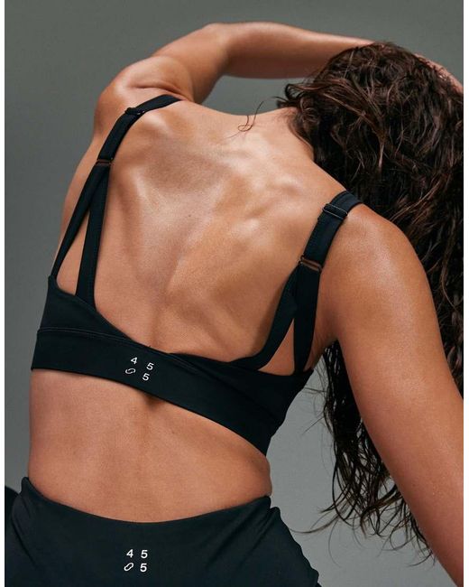 4505 Black Icon Active Medium Support Sports Bra With Removable Padding And Adjustable Straps