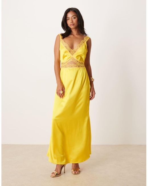 Never Fully Dressed Petite in het Yellow