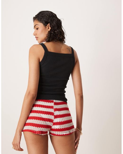 ASOS Red – gehäkelte mikro-shorts