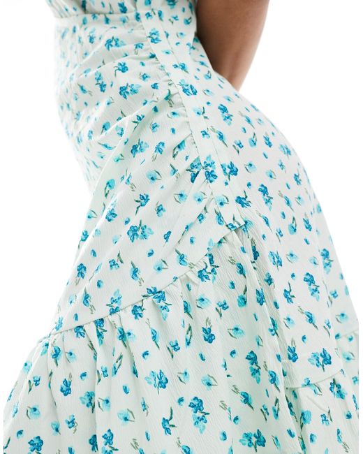 Vestido corto azul claro cruzado en la parte delantera con estampado floral Vero Moda de color Blue