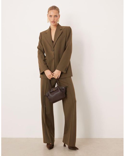 Mango Paris in het Brown