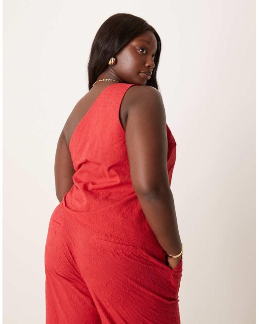 Curve di ASOS in Red