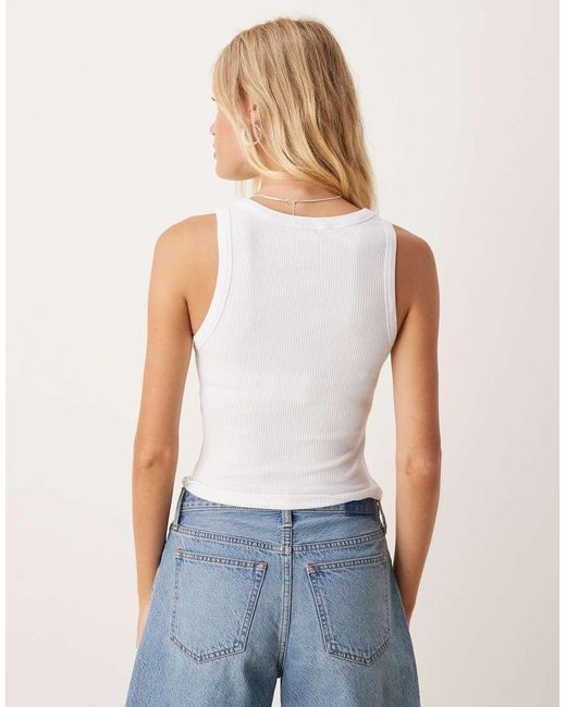 Canotta A Coste Con Scollo Rotondo di ASOS in White