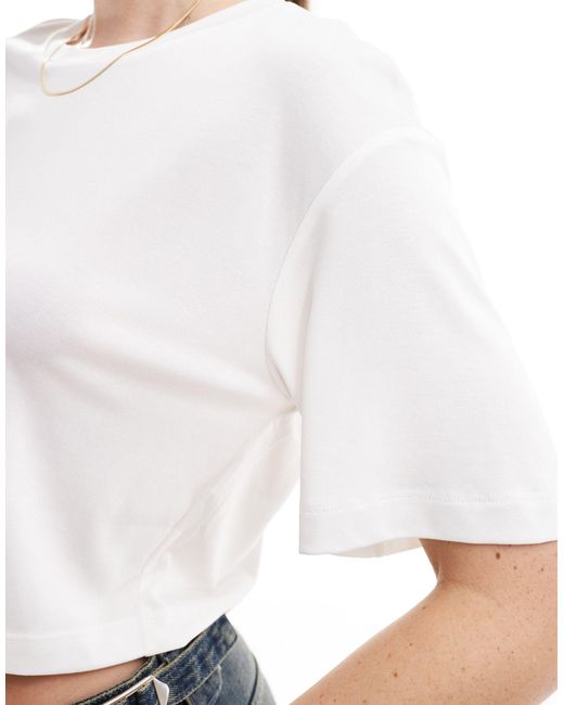 T-shirt tonalità naturale morbida al tatto di Stradivarius in White