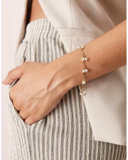 Pulsera De Cadena Con Charms De Perlas De Imitación De Acero Inoxidable Resistente Al Agua De ASOS de color Natural
