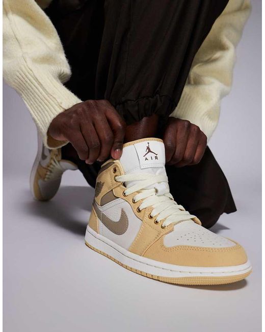 Nike di Nike in Metallic