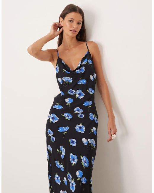 Vestido Largo Con Cuello Desbocado Y Estampado Floral De Mango de color Blue