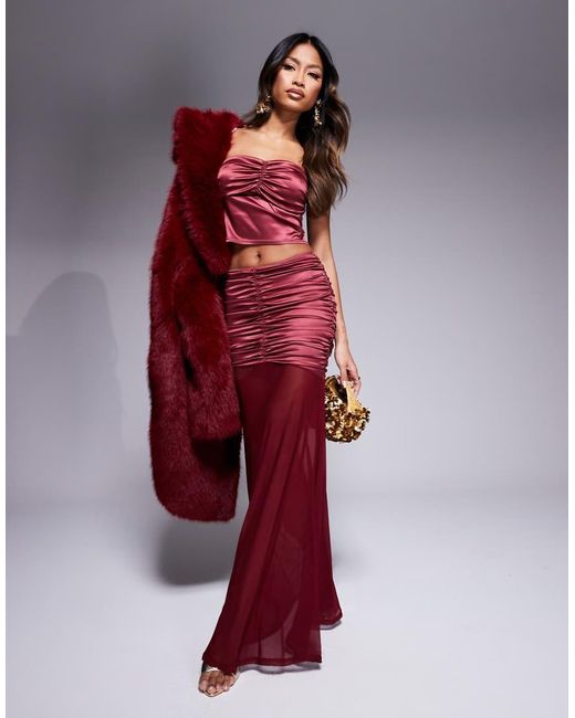Top Rojo Baya Elástico Con Escote Palabra De Honor Y Pecho Fruncido De Satén De (Parte De Un Conjunto) ASOS de color Red