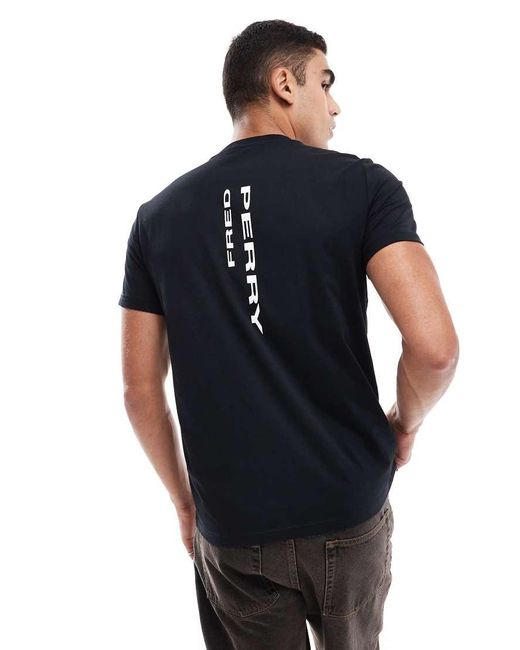 T-Shirt Nera Con Stampa Verticale Del Logo di Fred Perry in Blue da Uomo